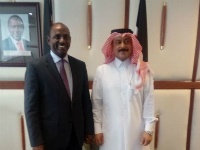 وزير العمل الكيني يجتمع مع سفير قطر