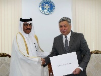وزير خارجية قيرغيزيا يتسلم نسخة من أوراق اعتماد سفير قطر