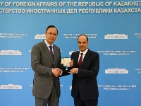 وزير خارجية كازاخستان يجتمع مع سفير قطر