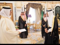 Custodian of the Two Holy Mosques Receives Qatari Ambassador Credentials