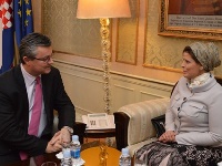 رئيس وزراء كرواتيا يستقبل سفيرة قطر
