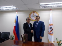 وزير الداخلية الفلبيني يلتقي سفير قطر