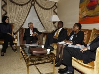 وزير الدولة للشؤون الخارجية يلتقي وزير خارجية جزر البهاما