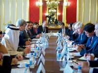 سعادة وزير الخارجية يحضر اجتماعا دوليا لبحث سبل تسوية الأزمة السورية بلندن
